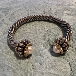 Pearl Bracelet (costume jewelry) and very well done!